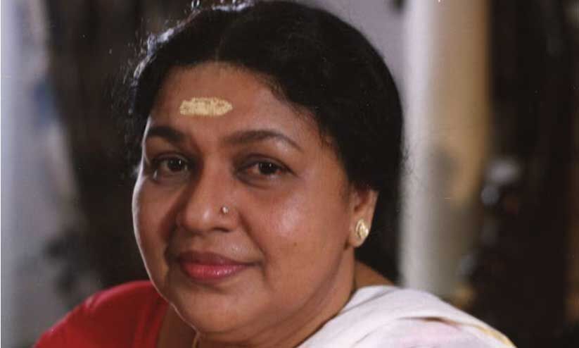 അമ്മയെന്ന ‘തനിയാവർത്തനം’; മാതൃഭാവത്തിന്റെ ‘കിരീടം’ അമ്മയെന്ന ‘തനിയാവർത്തനം’; മാതൃഭാവത്തിന്റെ ‘കിരീടം’