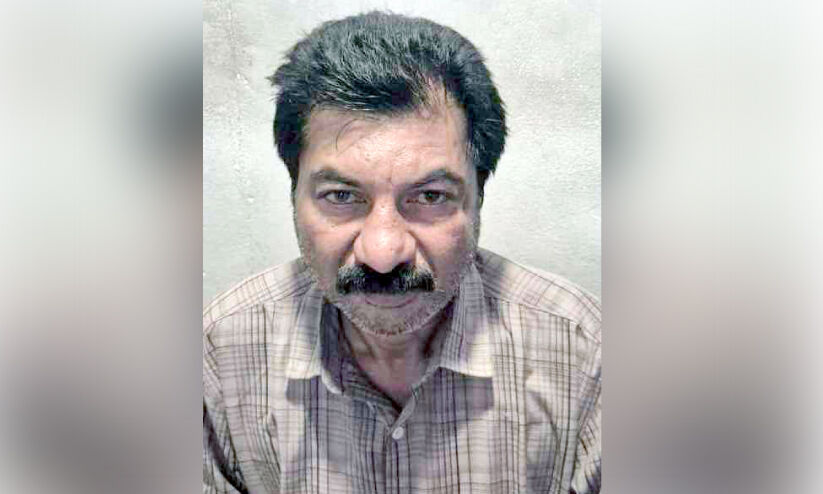 ദേഹത്തൊട്ടിച്ച് കഞ്ചാവ് കടത്ത്; ഇടുക്കി സ്വദേശി പിടിയില് ദേഹത്തൊട്ടിച്ച് കഞ്ചാവ് കടത്ത്; ഇടുക്കി സ്വദേശി പിടിയില്