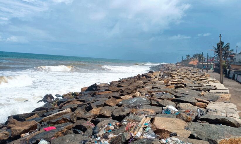 കടലിൽ കലക്കിയ കോടികൾ കടലിൽ കലക്കിയ കോടികൾ