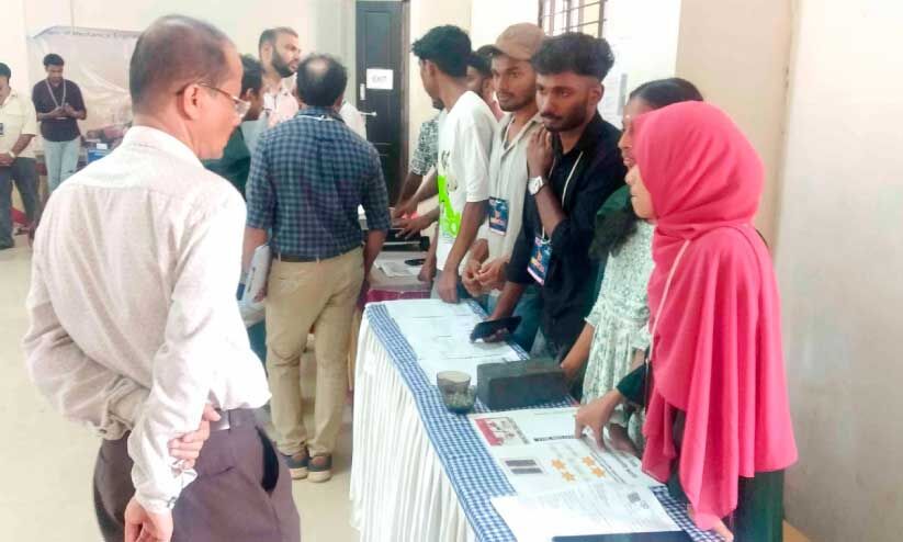 പഴയ കോൺക്രീറ്റും പ്ലാസ്റ്റിക്കും ചേർത്താൽ ഇഷ്ടിക റെഡി പഴയ കോൺക്രീറ്റും പ്ലാസ്റ്റിക്കും ചേർത്താൽ ഇഷ്ടിക റെഡി