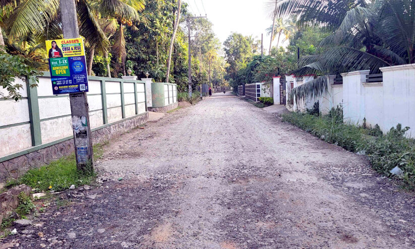 ആറുമുറിക്കട -വലിയത്ത് മുക്ക് റോഡിന്റെ പുനരുദ്ധാരണം നിശ്ചലാവസ്ഥയിൽ ആറുമുറിക്കട -വലിയത്ത് മുക്ക് റോഡിന്റെ പുനരുദ്ധാരണം നിശ്ചലാവസ്ഥയിൽ