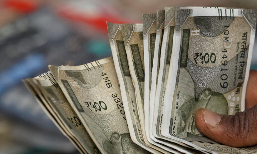 മിനിമം ബാലൻസ് 10,000 രൂപയിൽനിന്ന് 50,000 രൂപയായി ഉയർത്തി ഐ.സി.ഐ.സി.ഐ ബാങ്ക്; കുറഞ്ഞാൽ പിഴ ഒടുക്കണം മിനിമം ബാലൻസ് 10,000 രൂപയിൽനിന്ന് 50,000 രൂപയായി ഉയർത്തി ഐ.സി.ഐ.സി.ഐ ബാങ്ക്; കുറഞ്ഞാൽ പിഴ ഒടുക്കണം