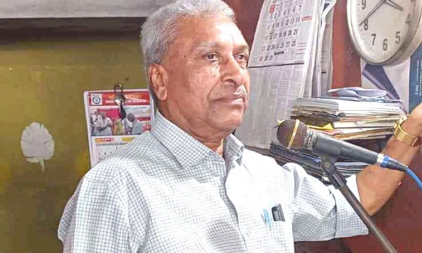 മുണ്ടക്കയം സ്റ്റാൻഡിലെ അറിയിപ്പുകാരന് അരനൂറ്റാണ്ടിന്റെ തിളക്കം മുണ്ടക്കയം സ്റ്റാൻഡിലെ അറിയിപ്പുകാരന് അരനൂറ്റാണ്ടിന്റെ തിളക്കം