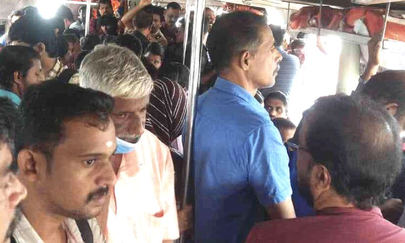 പെരുമ്പളം ദ്വീപിൽ യാത്രാക്ലേശം രൂക്ഷം