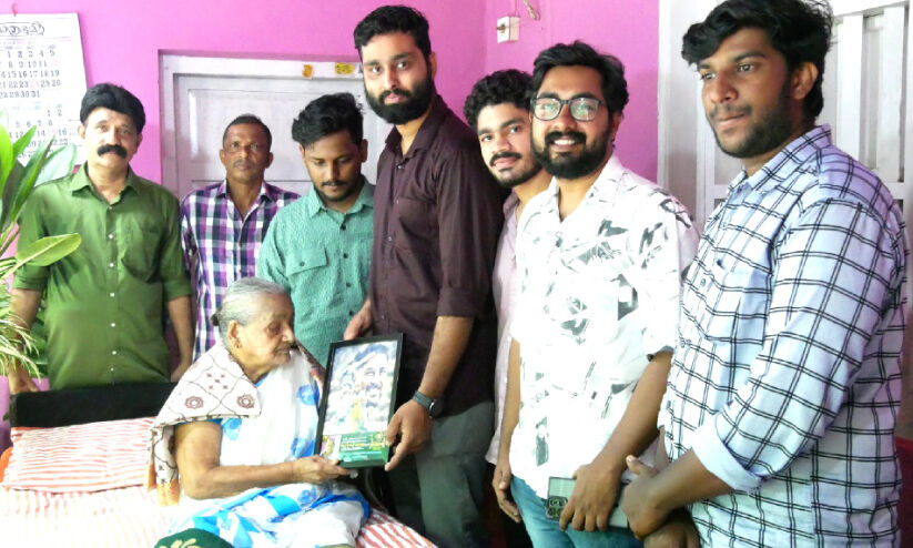 90ലും ക്രിക്കറ്റ് ഹരം വിടാതെ ജാനകി ടീച്ചർ 90ലും ക്രിക്കറ്റ് ഹരം വിടാതെ ജാനകി ടീച്ചർ