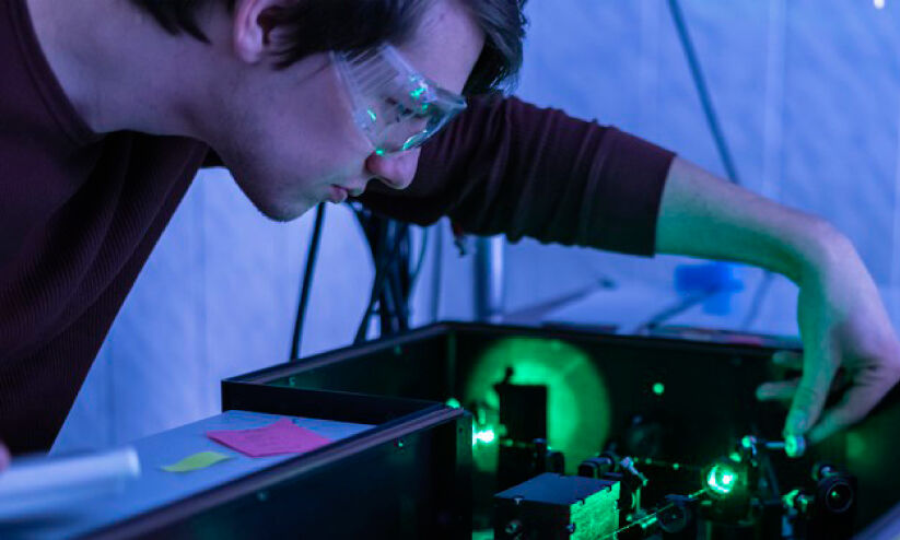 പ്ര​കാ​ശ​ത്തെ പ​ഠി​ച്ച്  തൊ​ഴി​ലു​റ​പ്പാ​ക്കാം