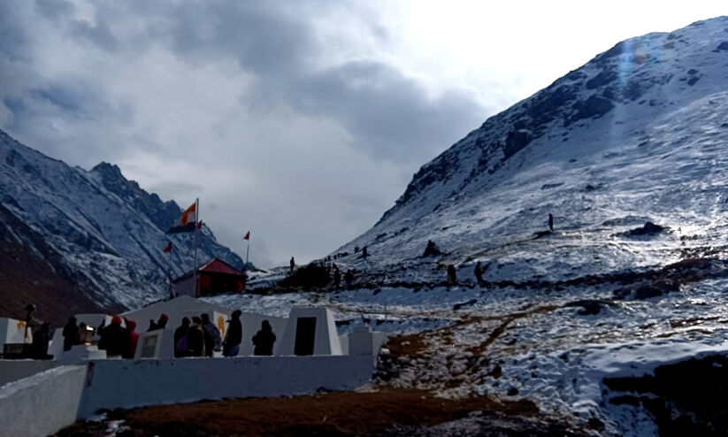 തണുത്തുറഞ്ഞ പ്രഭാതങ്ങൾ... തണുത്തുറഞ്ഞ പ്രഭാതങ്ങൾ...