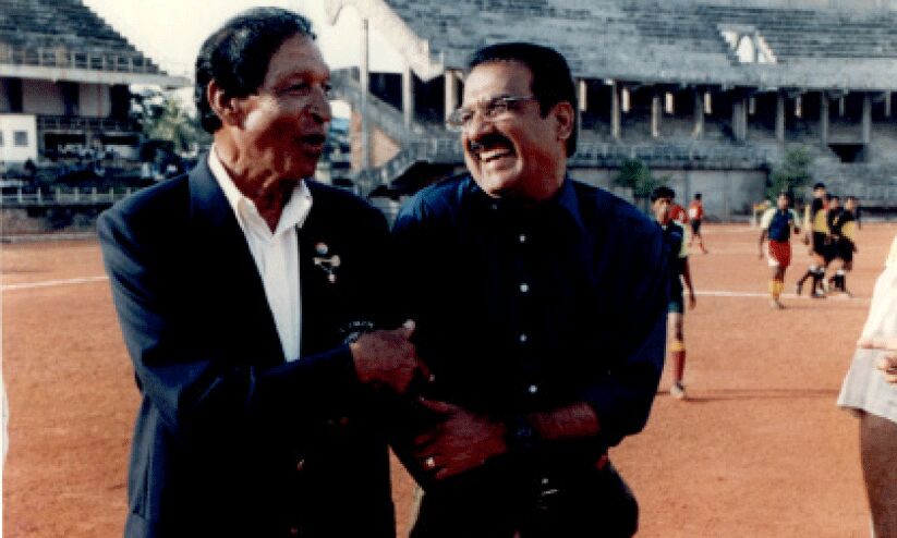 ‘റീത്തുമായി ആരും വരണ്ട; പകരം പന്ത് മതി’; ടി.കെ ചാത്തുണ്ണി അന്ന് പറഞ്ഞതിങ്ങനെ... ‘റീത്തുമായി ആരും വരണ്ട; പകരം പന്ത് മതി’; ടി.കെ ചാത്തുണ്ണി അന്ന് പറഞ്ഞതിങ്ങനെ...