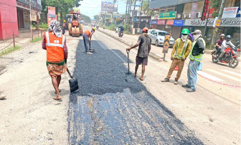 ദേശീയപാതയിൽ കുഴിയടക്കൽ തുടങ്ങി ദേശീയപാതയിൽ കുഴിയടക്കൽ തുടങ്ങി