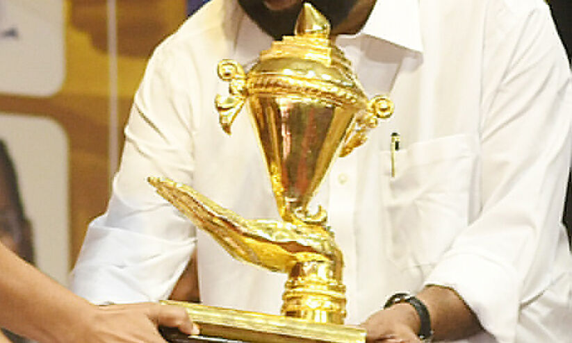 സ്കൂൾ കലോത്സവം: കോഴിക്കോടിന് സ്വർണ കിരീടം - ജില്ല തിരിച്ചുള്ള പോയിന്റ് നില സ്കൂൾ കലോത്സവം: കോഴിക്കോടിന് സ്വർണ കിരീടം - ജില്ല തിരിച്ചുള്ള പോയിന്റ് നില