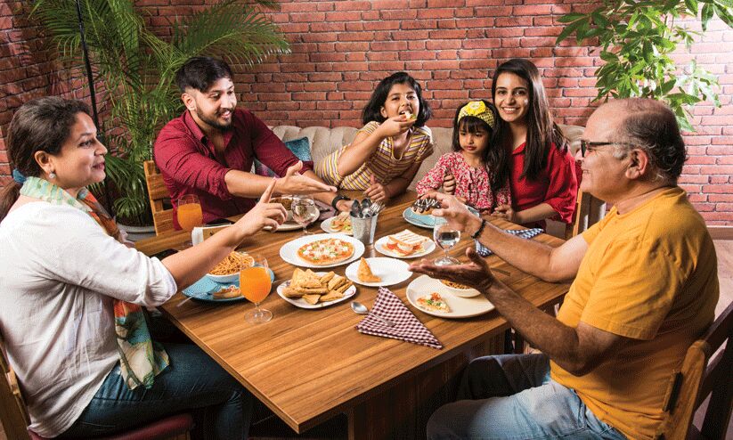 കുടുംബ ബന്ധം: ഭക്ഷണത്തിലുമുണ്ട് കാര്യം കുടുംബ ബന്ധം: ഭക്ഷണത്തിലുമുണ്ട് കാര്യം