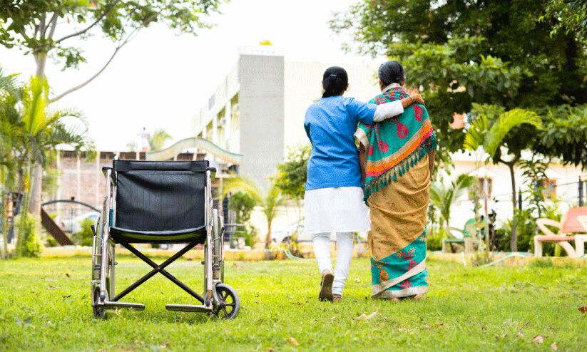 ‘തണുപ്പ് കാലത്ത് മുത്തശ്ശനും മുത്തശ്ശിക്കും കൂടുതൽ ശ്രദ്ധ നൽകാറുണ്ടോ?’ -മഴക്കാലത്ത് കിടപ്പുരോഗീ പരിചരണത്തിൽ ശ്രദ്ധിക്കേണ്ട കാര്യങ്ങളിതാ ‘തണുപ്പ് കാലത്ത് മുത്തശ്ശനും മുത്തശ്ശിക്കും കൂടുതൽ ശ്രദ്ധ നൽകാറുണ്ടോ?’ -മഴക്കാലത്ത് കിടപ്പുരോഗീ പരിചരണത്തിൽ ശ്രദ്ധിക്കേണ്ട കാര്യങ്ങളിതാ