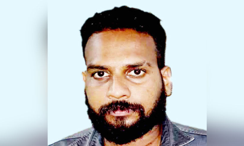 എ​ട​ത്തി​രു​ത്തി​യി​ൽ ര​ണ്ടു​പേ​രെ കു​ത്തി പ​രി​ക്കേ​ൽ​പ്പി​ച്ച കേ​സി​ലെ പ്ര​തി പി​ടി​യി​ൽ