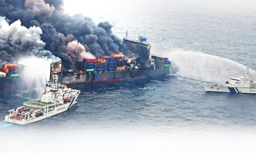 കപ്പൽ ജീവനക്കാരുടെ അപകട അനുഭവങ്ങൾ കപ്പൽ ജീവനക്കാരുടെ അപകട അനുഭവങ്ങൾ