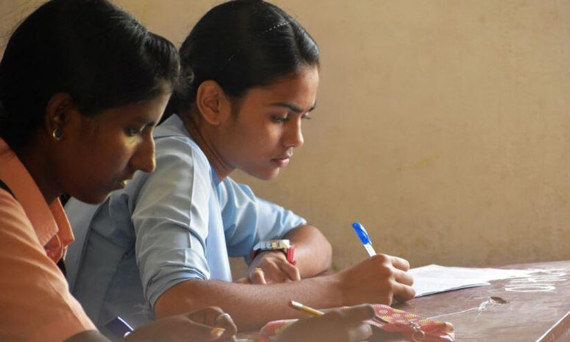 സ്കൂളുകളിൽ ഇനി എല്ലാ മാസവും ക്ലാസ് പരീക്ഷ; പഠനനേട്ട സർവേയിൽ രാജ്യത്ത് രണ്ടാം സ്ഥാനത്തെത്തിയ കേരളത്തിന്റെ നേട്ടം സ്കൂളുകളിൽ ആഘോഷിക്കും സ്കൂളുകളിൽ ഇനി എല്ലാ മാസവും ക്ലാസ് പരീക്ഷ; പഠനനേട്ട സർവേയിൽ രാജ്യത്ത് രണ്ടാം സ്ഥാനത്തെത്തിയ കേരളത്തിന്റെ നേട്ടം സ്കൂളുകളിൽ ആഘോഷിക്കും
