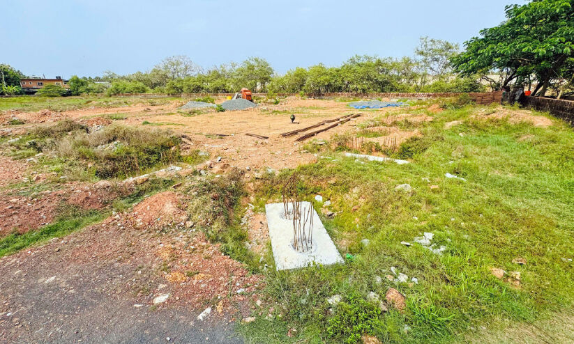 പാപ്പിനിശ്ശേരി ഇൻഡോർ സ്റ്റേഡിയം പ്രവൃത്തി ഇഴയുന്നു പാപ്പിനിശ്ശേരി ഇൻഡോർ സ്റ്റേഡിയം പ്രവൃത്തി ഇഴയുന്നു