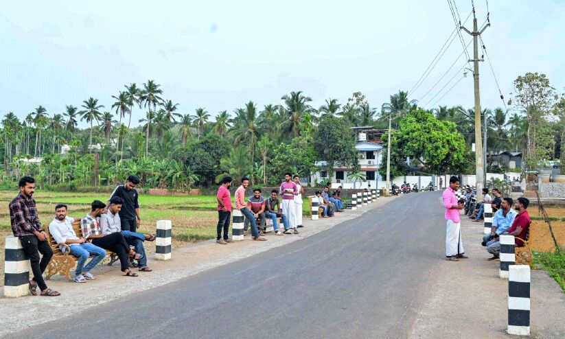 സൗഹൃദ കൂട്ടായ്മകള് സജീവമാക്കി പള്ളിമുക്കിന്റെ സ്വന്തം ജനകീയോദ്യാനം സൗഹൃദ കൂട്ടായ്മകള് സജീവമാക്കി പള്ളിമുക്കിന്റെ സ്വന്തം ജനകീയോദ്യാനം