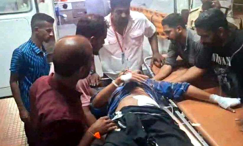 ബാ​റി​ൽ വാ​ക്കേ​റ്റം; ഒ​രാ​ൾ​ക്ക് കു​ത്തേ​റ്റു