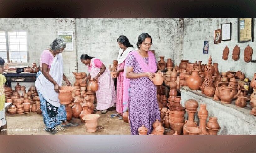 തട്ടീം മുട്ടീം കഴിയാൻ ഇനിയും  മൺപാത്രങ്ങളുണ്ടാകും