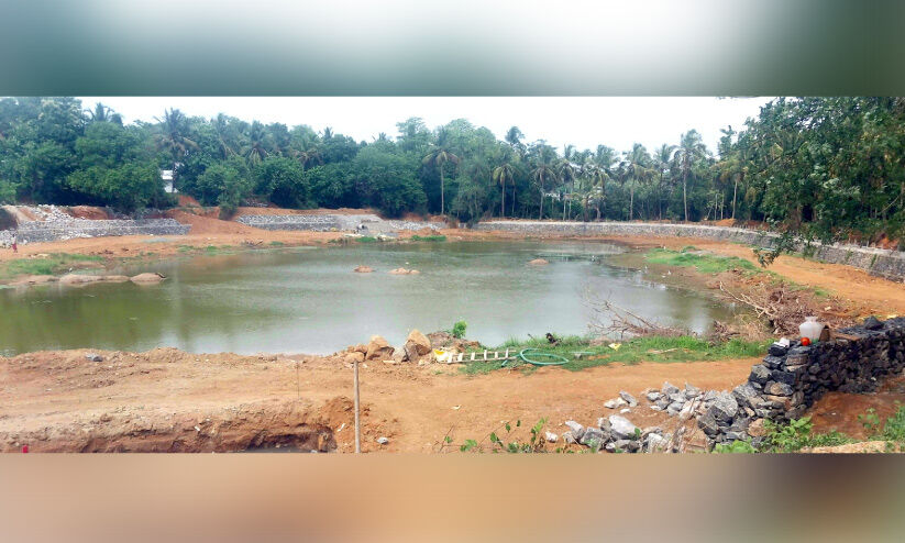 ക​യി​ലി​യാ​ട് ക​വ​ണി​ക്കു​ളം പു​തു​മോ​ടി​യി​ലേ​ക്ക്