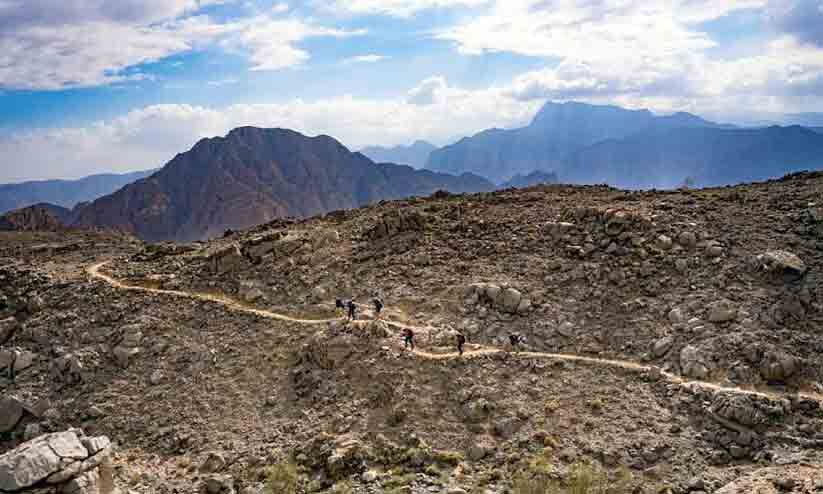 സാ​ഹ​സി​ക യാ​ത്രി​ക​രെ ആ​ക​ർ​ഷി​ച്ച്​​ റാ​ക്​ മ​ല​നി​ര​ക​ൾ