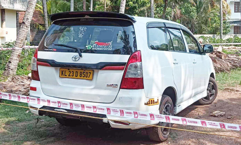 ജിം സന്തോഷിന്റെ കൊലപാതകത്തിനു പിന്നിൽ ഗുണ്ട സംഘങ്ങളുടെ കുടിപ്പക; പ്രതികൾക്കായി വീടുകൾ അരിച്ചുപെറുക്കി പൊലീസ് ജിം സന്തോഷിന്റെ കൊലപാതകത്തിനു പിന്നിൽ ഗുണ്ട സംഘങ്ങളുടെ കുടിപ്പക; പ്രതികൾക്കായി വീടുകൾ അരിച്ചുപെറുക്കി പൊലീസ്