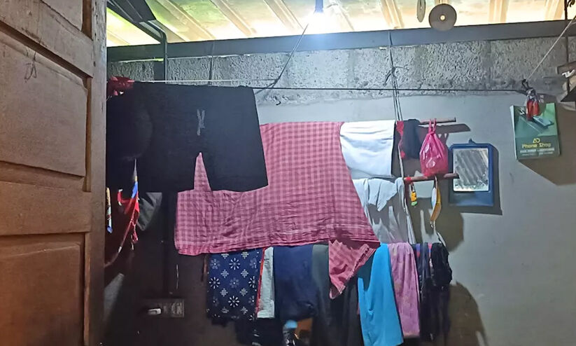 കെട്ടിടങ്ങളിൽ അ​ന്ത​ർ സം​സ്ഥാ​ന തൊ​ഴി​ലാ​ളി​ക​ളെ കുത്തി നിറച്ച് ഉടമകൾ; ക​ണ​ക്കൊ​ന്നു​മി​ല്ലാ​തെ  പ​ഞ്ചാ​യ​ത്ത് അ​ധി​കൃ​ത​ർ