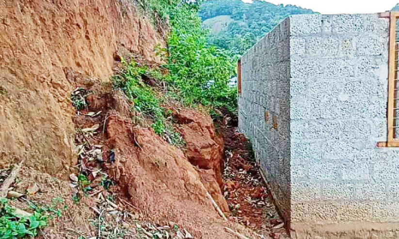 ആദിവാസി പുനരധിവാസ പദ്ധതി സുരക്ഷിതമല്ലാത്ത നിലയിൽ ആദിവാസി പുനരധിവാസ പദ്ധതി സുരക്ഷിതമല്ലാത്ത നിലയിൽ