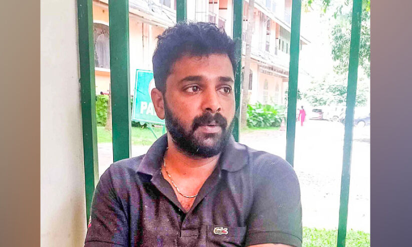 കൺമുന്നിൽ പിതാവിന്റെ മരണം; വിശ്വസിക്കാനാകാതെ രാഹുൽ