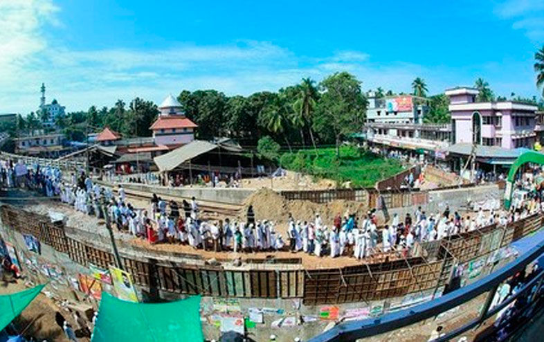 പ്രാര്ഥനയിൽ അലിഞ്ഞ് വിശ്വാസികള്; മമ്പുറം ആണ്ടുനേർച്ച ഇന്ന് കൊടിയിറങ്ങും പ്രാര്ഥനയിൽ അലിഞ്ഞ് വിശ്വാസികള്; മമ്പുറം ആണ്ടുനേർച്ച ഇന്ന് കൊടിയിറങ്ങും