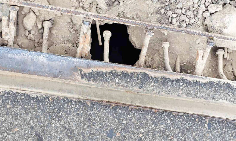 മേൽപാലം എക്സ്പൻഷൻ ജോയന്റ് തകർച്ച; കുലുക്കമില്ലാതെ അധികൃതർ മേൽപാലം എക്സ്പൻഷൻ ജോയന്റ് തകർച്ച; കുലുക്കമില്ലാതെ അധികൃതർ