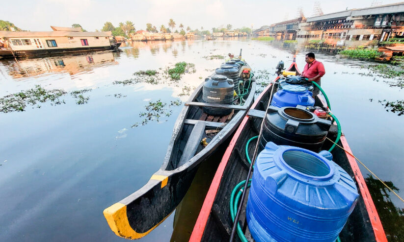 ചു​റ്റും വെ​ള്ളം; ദാ​ഹ​മ​ക​റ്റാ​ൻ കു​ട്ട​നാ​ട്ടു​കാ​ർ​ക്ക്​ ഒരു തുള്ളിയി​ല്ല