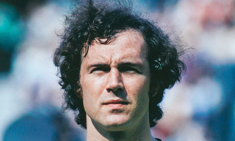 കിരീടവും ചെങ്കോലുമില്ലാതെ ജനഹൃദയങ്ങളിലേക്ക് നടന്നുകയറിയ ചക്രവർത്തി കിരീടവും ചെങ്കോലുമില്ലാതെ ജനഹൃദയങ്ങളിലേക്ക് നടന്നുകയറിയ ചക്രവർത്തി