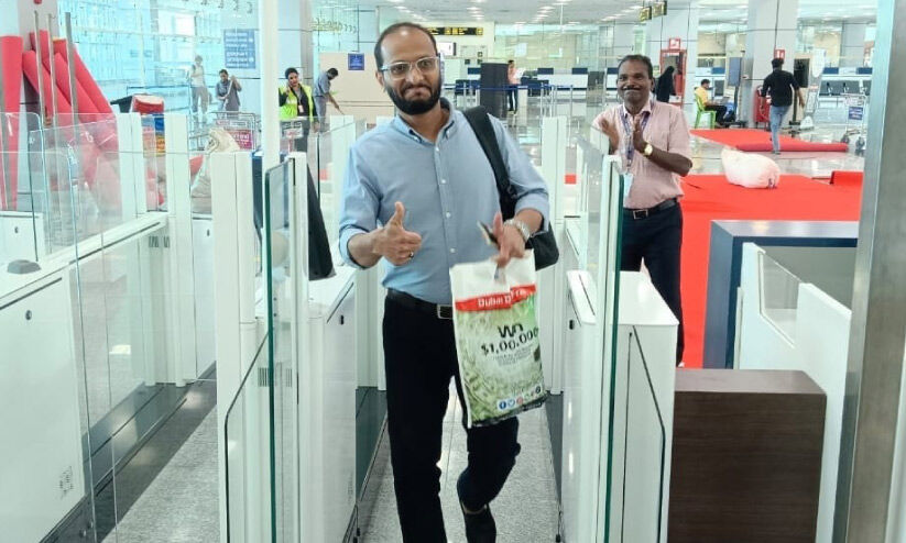 കരിപ്പൂരിൽ എമിഗ്രേഷൻ നടപടികള് ഇനി 20 നിമിഷംകൊണ്ട് പൂർത്തിയാകും കരിപ്പൂരിൽ എമിഗ്രേഷൻ നടപടികള് ഇനി 20 നിമിഷംകൊണ്ട് പൂർത്തിയാകും