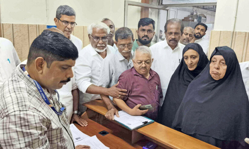 ‘പരേതർ’ ഹിയറിങ്ങിന് ഹാജരായി; ജീവനുള്ള തെളിവുമായി ‘പരേതർ’ ഹിയറിങ്ങിന് ഹാജരായി; ജീവനുള്ള തെളിവുമായി