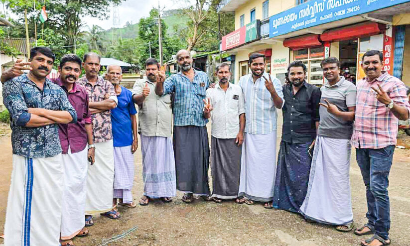 ഹിറ്റ് സിനിമാരംഗങ്ങൾ പുനരാവിഷ്കരിച്ച് കൂട്ടിക്കലിന്റെ സ്വന്തം താരങ്ങള് ഹിറ്റ് സിനിമാരംഗങ്ങൾ പുനരാവിഷ്കരിച്ച് കൂട്ടിക്കലിന്റെ സ്വന്തം താരങ്ങള്