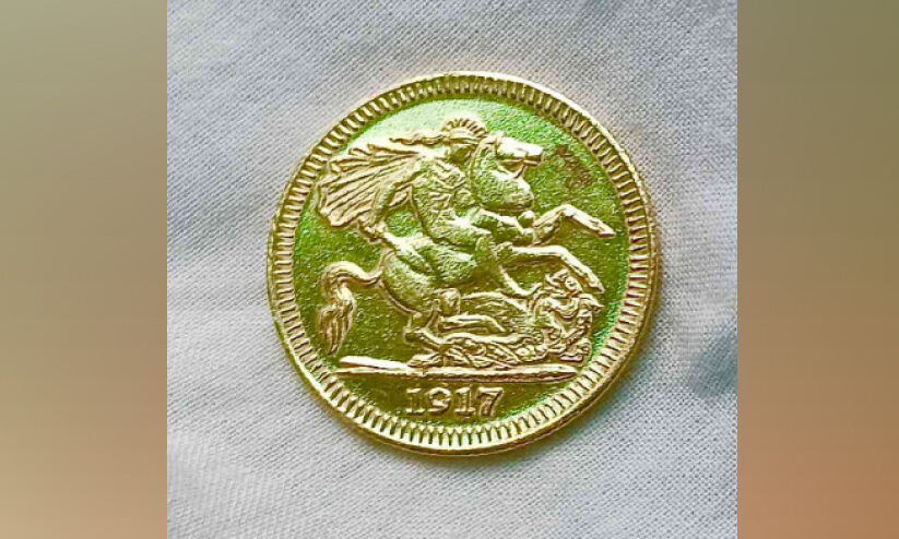 ആ ​സ്വ​ർ​ണ​നാ​ണ​യം തി​രി​കെ​യെത്തി; പൊ​ന്നി​നേ​ക്കാ​ൾ വി​ശു​ദ്ധ​മാ​യ കൈ​ക​ളി​ലൂ​ടെ