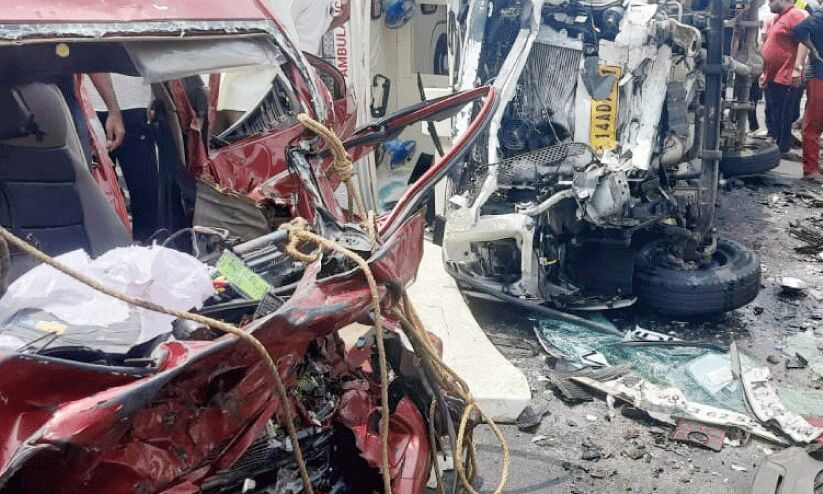 കുഞ്ചത്തൂർ വാഹനാപകടം: ദേശീയപാതയിലെ തുടർദുരന്തം കുഞ്ചത്തൂർ വാഹനാപകടം: ദേശീയപാതയിലെ തുടർദുരന്തം