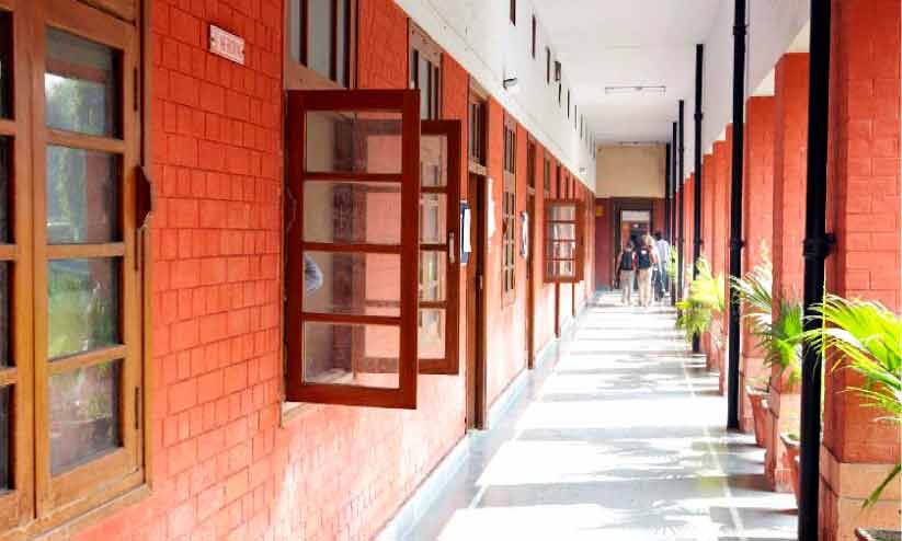 കലാലയങ്ങളിലെ അധ്യാപക പൊലീസിങ് ഇനിയും തുടരണോ? കലാലയങ്ങളിലെ അധ്യാപക പൊലീസിങ് ഇനിയും തുടരണോ?