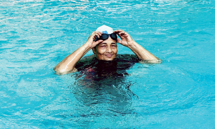 നീന്തലാണ് ലഹരി; പ്രഭേച്ചിയുടെ മനസ്സിന് എന്നും യുവത്വം നീന്തലാണ് ലഹരി; പ്രഭേച്ചിയുടെ മനസ്സിന് എന്നും യുവത്വം