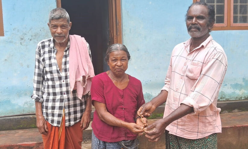 ഏ​ഴാം കൊ​ല്ലം പാ​ടം മ​റ​ച്ച സ്വ​ർ​ണ​മാ​ല ജാ​ന​കി​യെ തേ​ടി​യെ​ത്തി