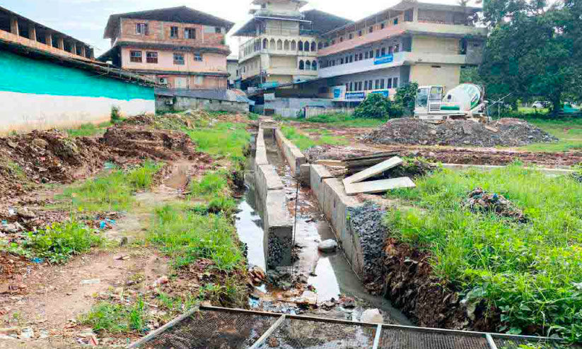 കു​റ്റ്യാ​ടി ടൗ​ൺ ന​വീ​ക​ര​ണ പ്ര​വൃ​ത്തി അ​ടി​യ​ന്ത​ര​മാ​യി പൂ​ർ​ത്തി​യാ​ക്ക​ണം –എം.​എ​ൽ.​എ