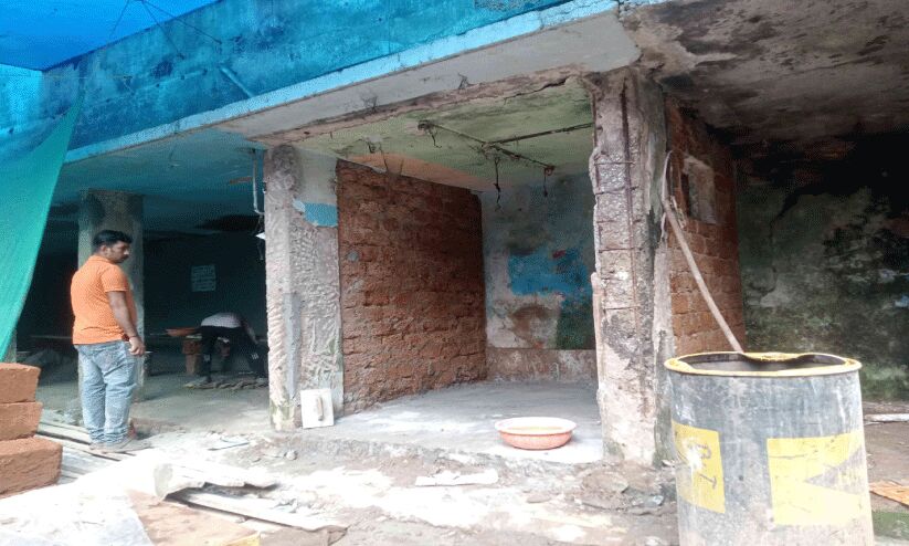 പെരിങ്ങത്തൂർ മത്സ്യമാർക്കറ്റ് നവീകരണ പ്രവൃത്തി തുടങ്ങി പെരിങ്ങത്തൂർ മത്സ്യമാർക്കറ്റ് നവീകരണ പ്രവൃത്തി തുടങ്ങി