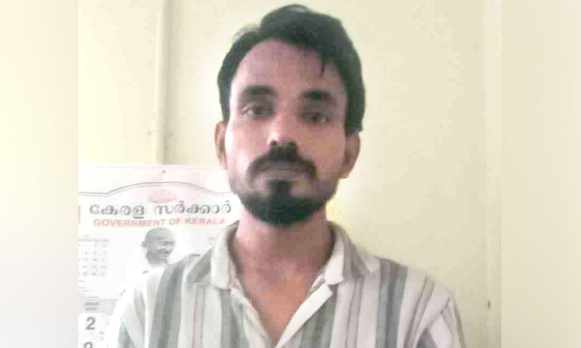 ബൈക്കിലെത്തി വയോധികയുടെ മാല പൊട്ടിച്ച യുവാവ് അറസ്റ്റിൽ ബൈക്കിലെത്തി വയോധികയുടെ മാല പൊട്ടിച്ച യുവാവ് അറസ്റ്റിൽ