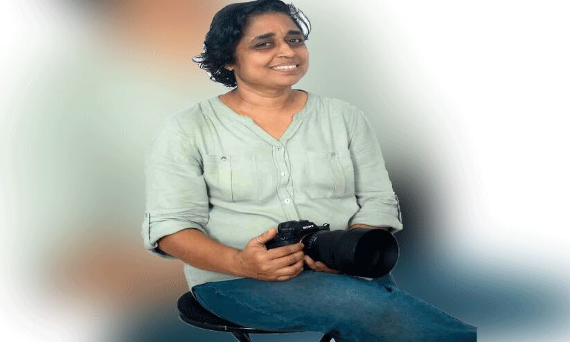 ഫോട്ടോഗ്രഫിയിൽ പെൺകരുത്തായി ബിന്ദു കാലടി ഫോട്ടോഗ്രഫിയിൽ പെൺകരുത്തായി ബിന്ദു കാലടി