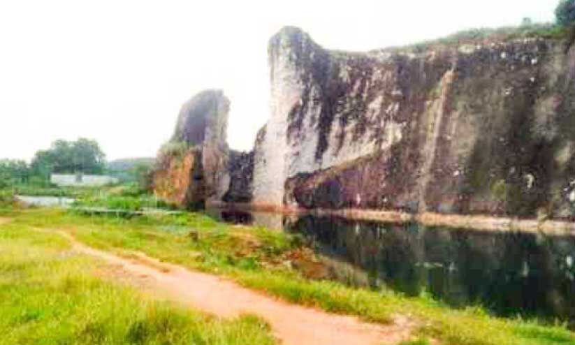 പ്രവർത്തനരഹിതമായ ക്വാറികൾ കണ്ടില്ലെന്നുനടിച്ച് ഇനിയുമെത്ര കാലം?