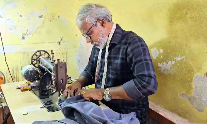 ഇന്ന് ദേശീയ ടൈലറിങ് ദിനം; നൂലിഴകളുടെ അടുപ്പത്തിന് ചന്ദ്രബാലന് അഞ്ചര പതിറ്റാണ്ടിന്റെ പാരമ്പര്യം ഇന്ന് ദേശീയ ടൈലറിങ് ദിനം; നൂലിഴകളുടെ അടുപ്പത്തിന് ചന്ദ്രബാലന് അഞ്ചര പതിറ്റാണ്ടിന്റെ പാരമ്പര്യം