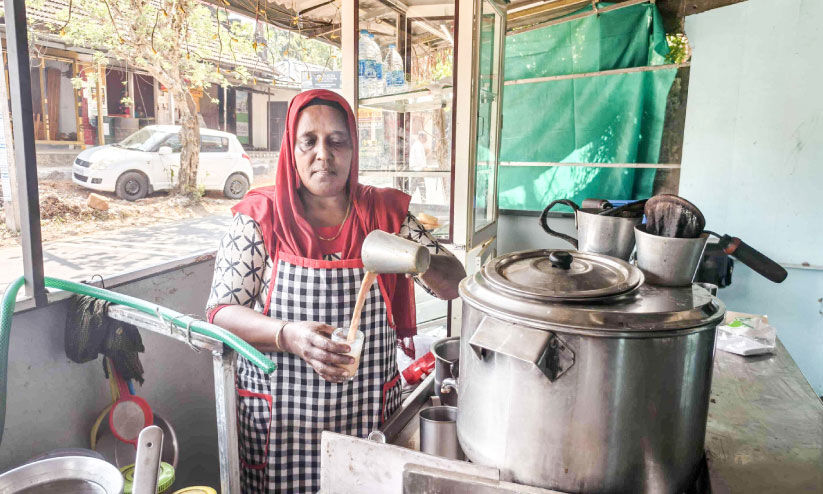 സുബൈദയുടെ ചായ അടിക്ക് നാലര പതിറ്റാണ്ടിന്റെ പഴക്കം സുബൈദയുടെ ചായ അടിക്ക് നാലര പതിറ്റാണ്ടിന്റെ പഴക്കം