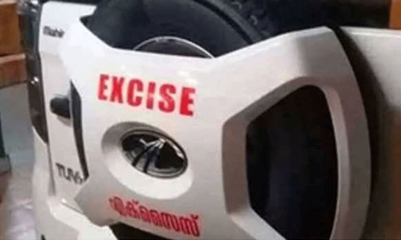 സ്കൂട്ടറിൽ കടത്താൻ ശ്രമിച്ച സ്പിരിറ്റ് എക്സൈസ് പിടികൂടി സ്കൂട്ടറിൽ കടത്താൻ ശ്രമിച്ച സ്പിരിറ്റ് എക്സൈസ് പിടികൂടി