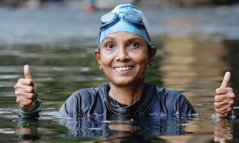 ഒഴുക്കിനെതിരെ നീന്തിക്കയറി ഡോ. കുഞ്ഞമ്മ മാത്യൂസ് ഒഴുക്കിനെതിരെ നീന്തിക്കയറി ഡോ. കുഞ്ഞമ്മ മാത്യൂസ്